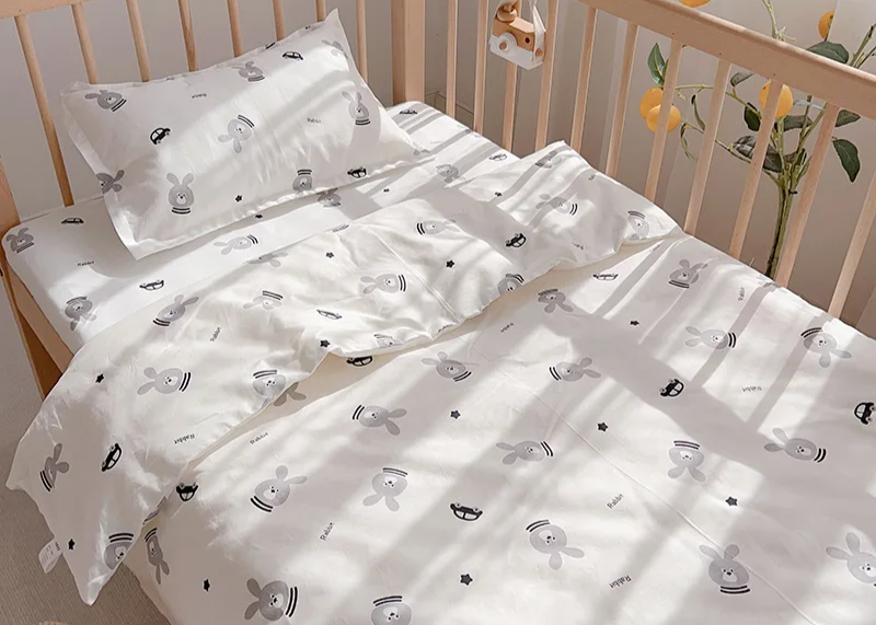 Set de Cama para Cuna Premium | Estampado Reactivo y Relleno de Seda