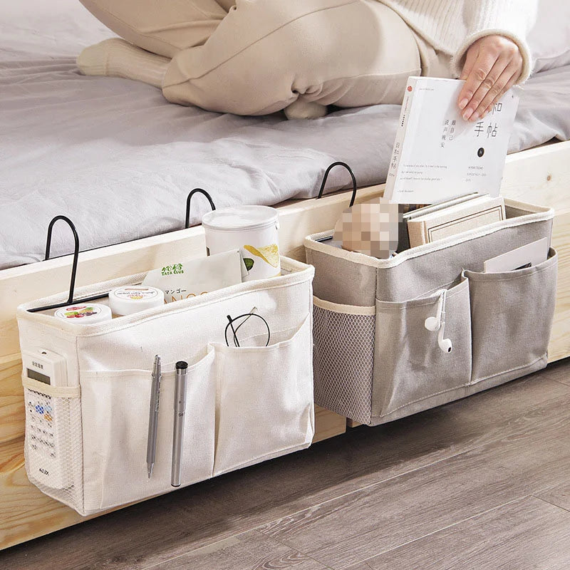 Organizador colgante para cuna de bebé.