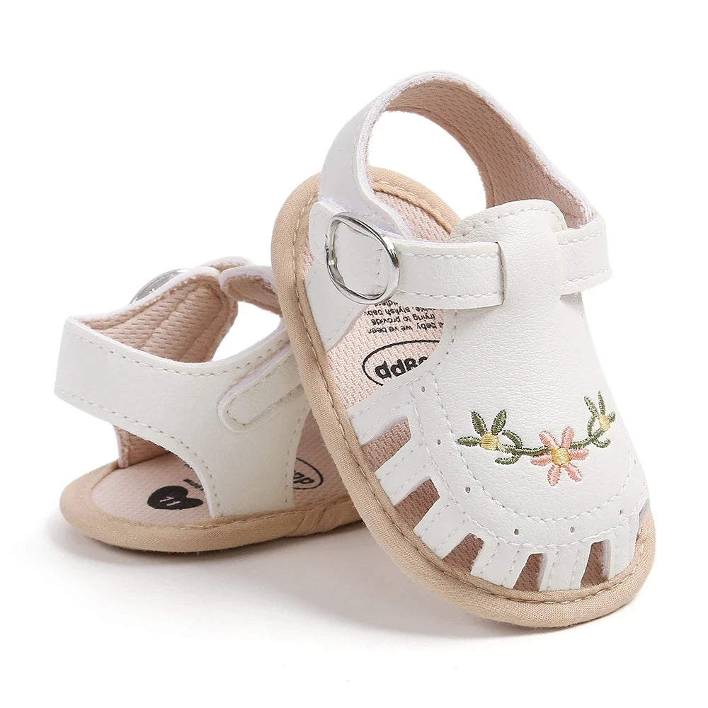 Sandalias Bordadas Florales: Elegancia de Verano y Suela Suave