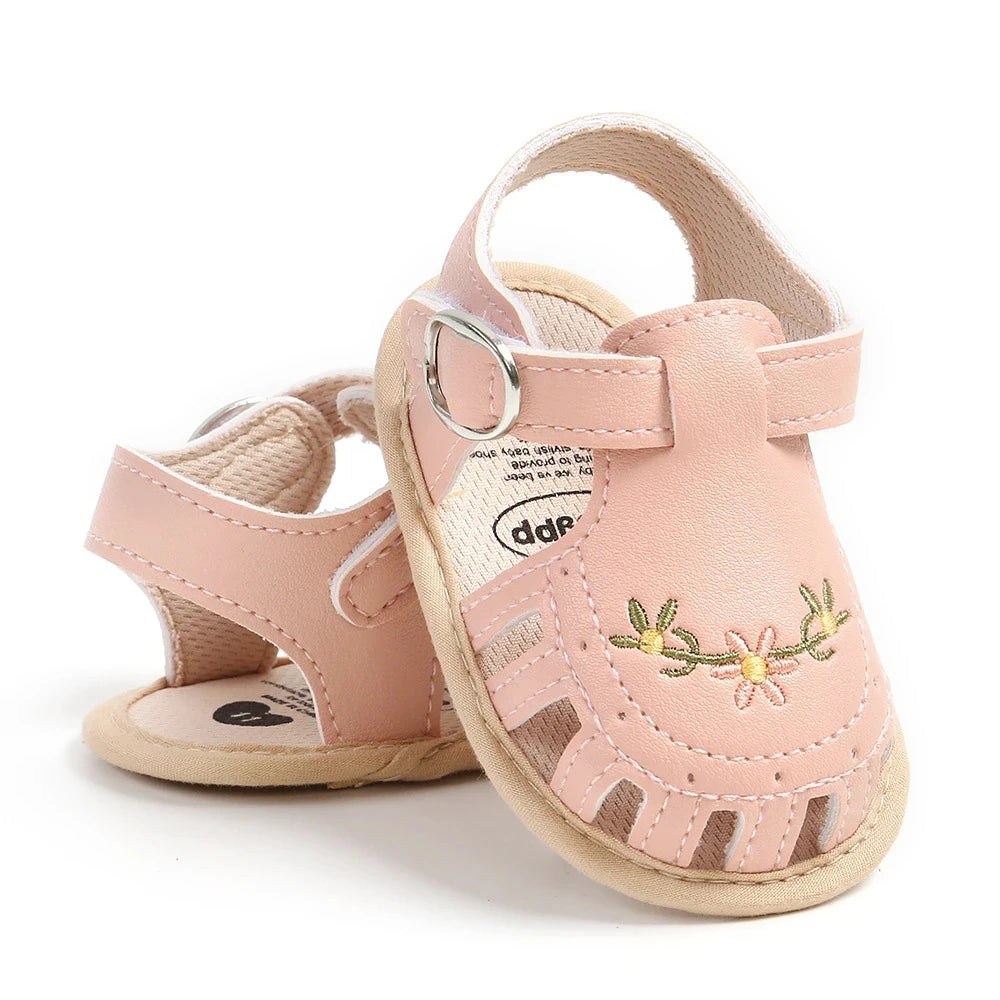Sandalias Bordadas Florales: Elegancia de Verano y Suela Suave