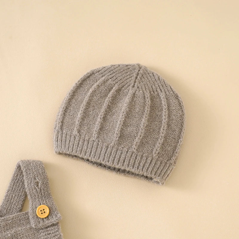 Mameluco de Punto Premium con Tirantes y Gorro a Juego (Estilo Neutral)