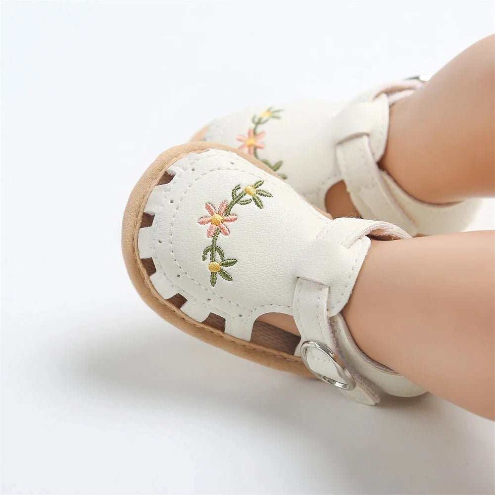 Sandalias Bordadas Florales: Elegancia de Verano y Suela Suave