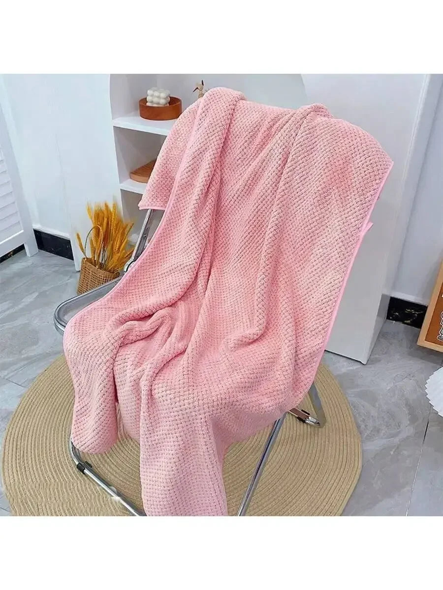 Toalla de Baño "Abrazo de Terciopelo" – Suavidad y Absorción Superior