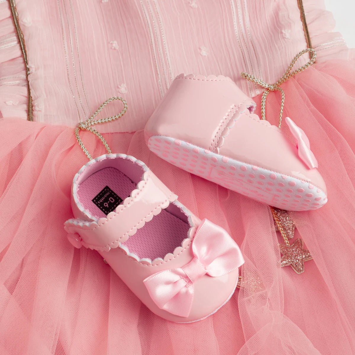 Zapatos Planos de Princesa: Lazo Clásico y Confort para Cuna