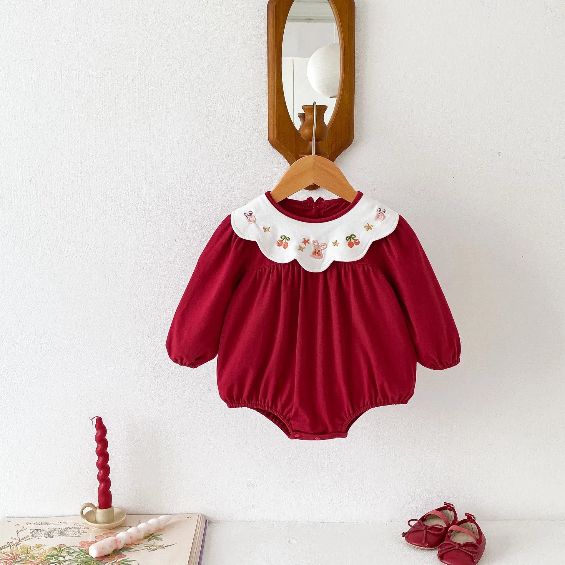 Mameluco de Princesa Navideño  con Cuello de Pétalo (Otoño-Invierno)