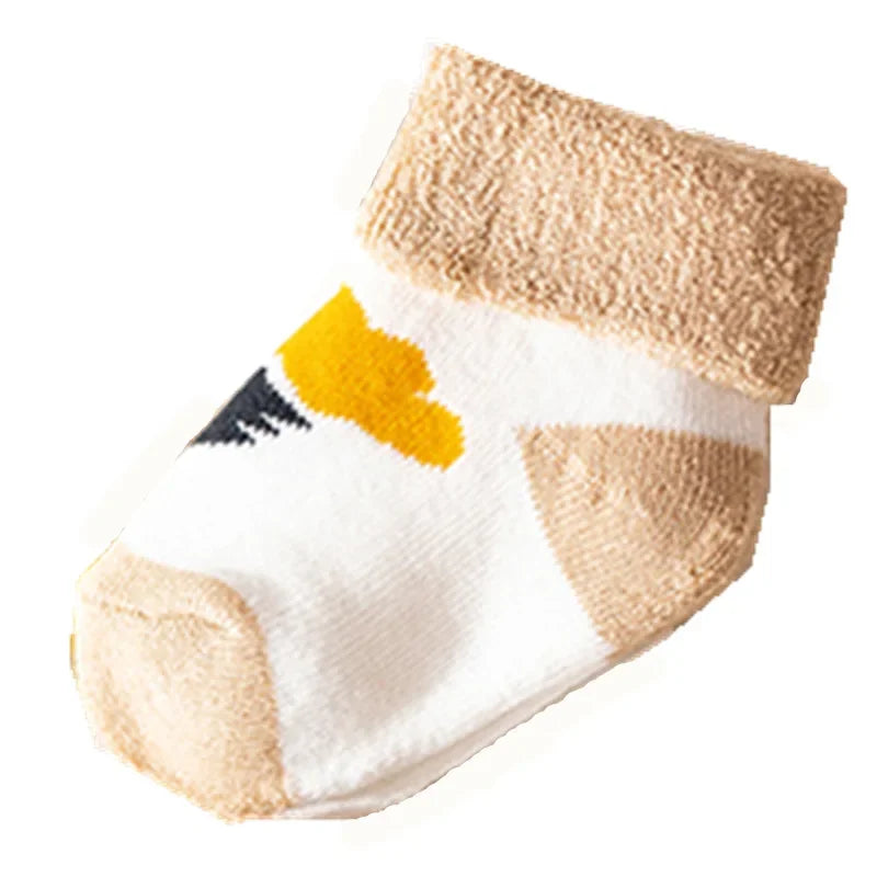 Pack 5 Pares de Calcetines Gruesos: Calidez y Estilo de Dibujos Animados