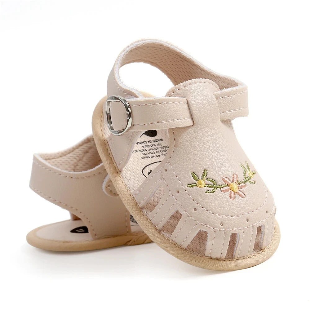 Sandalias Bordadas Florales: Elegancia de Verano y Suela Suave
