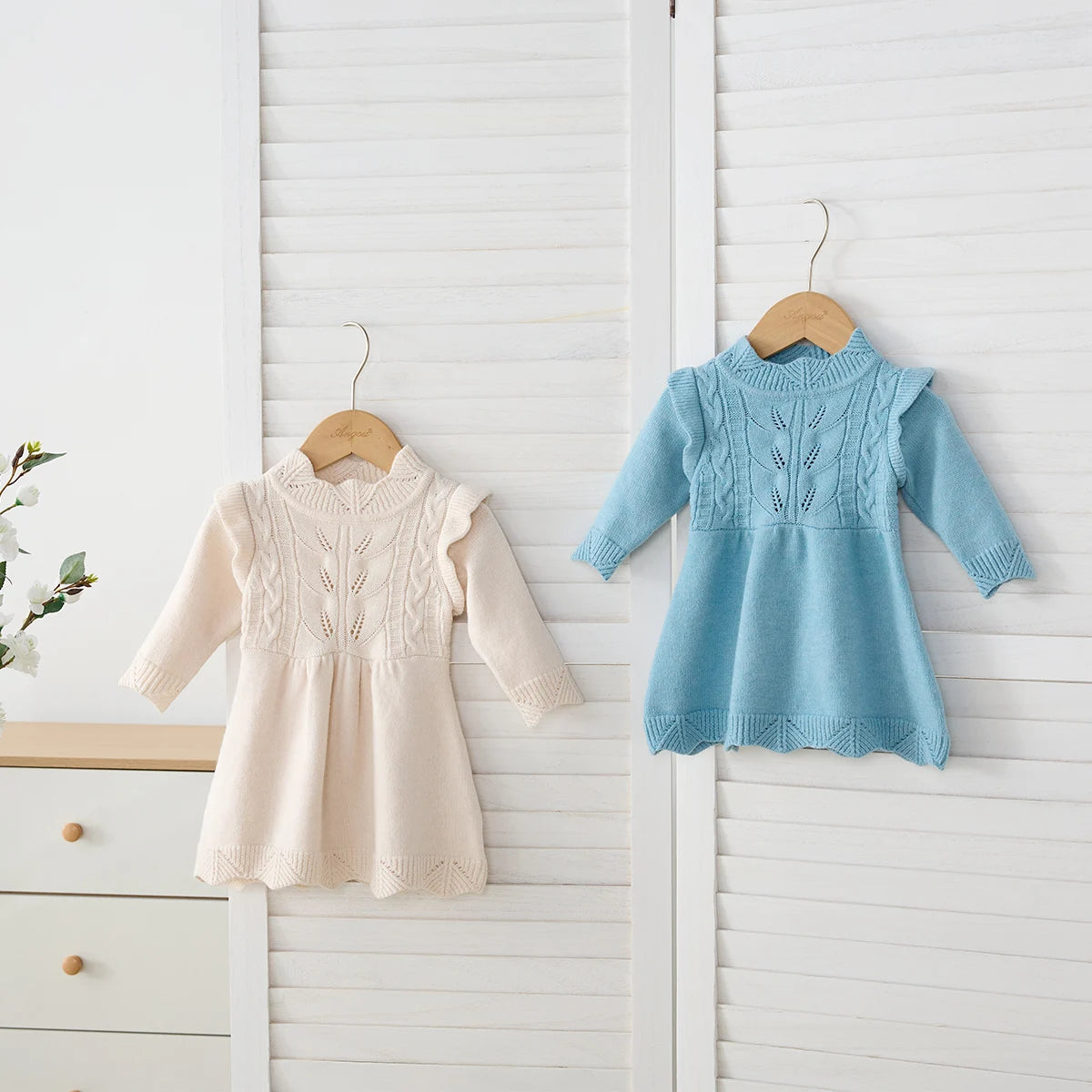 Vestido Tejido Calado para Bebé Niña| Dulzura y Estilo de Primavera  (0-18M)