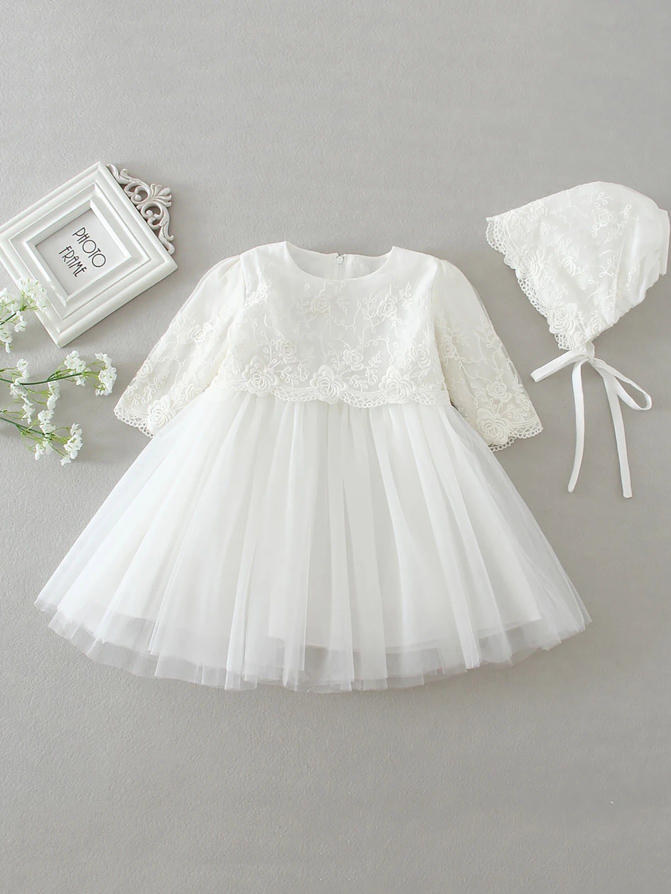 Vestido Blanco de Bautizo para Bebé: Encaje, Manga Larga y Gorro (3-24M)
