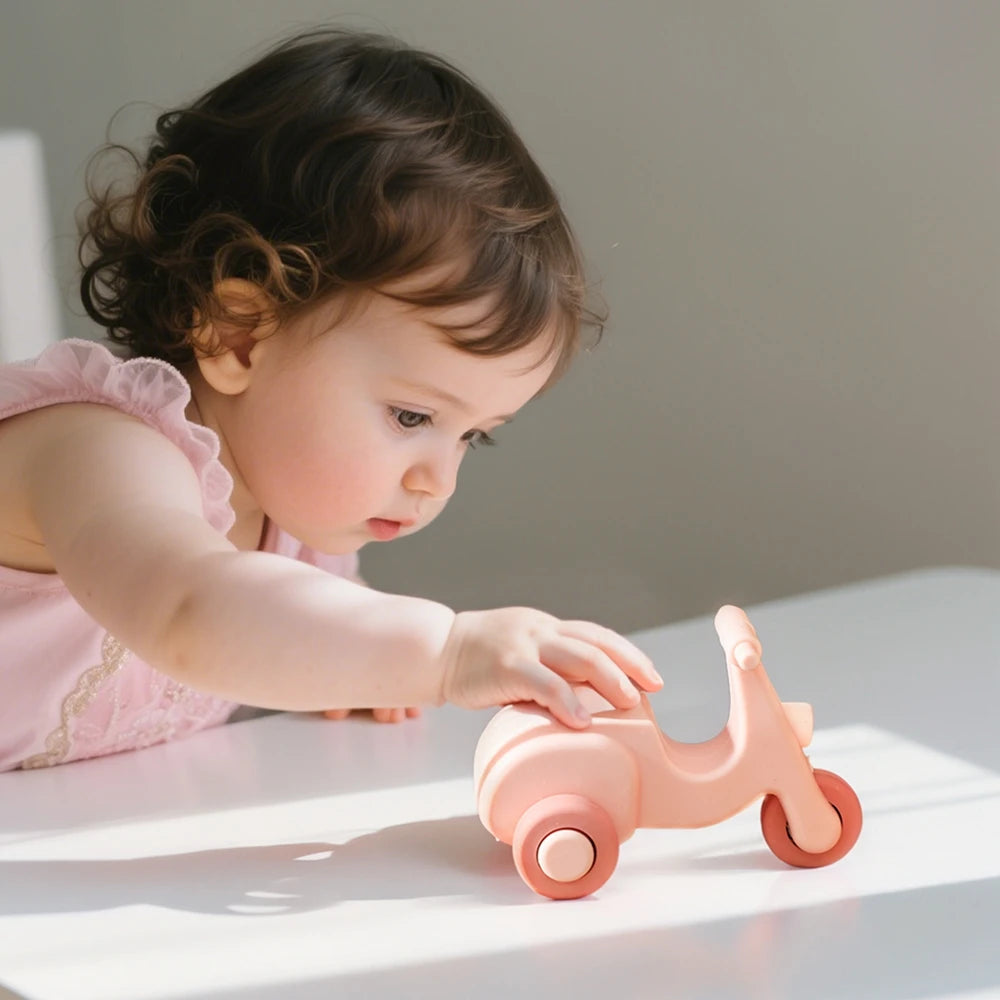 Coche de Juguete Montessori de Silicona | 2-en-1 Mordedera y Juguete Educativo