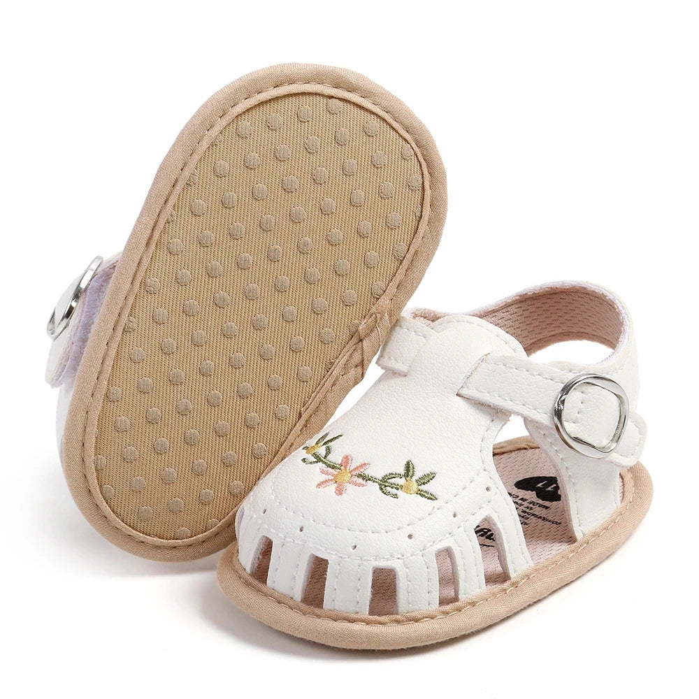 Sandalias Bordadas Florales: Elegancia de Verano y Suela Suave