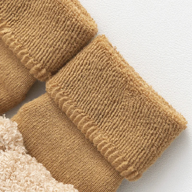 Calcetines de Suela Antideslizantes con Diseño de Osito - ¡Pies Calentitos y Seguros!