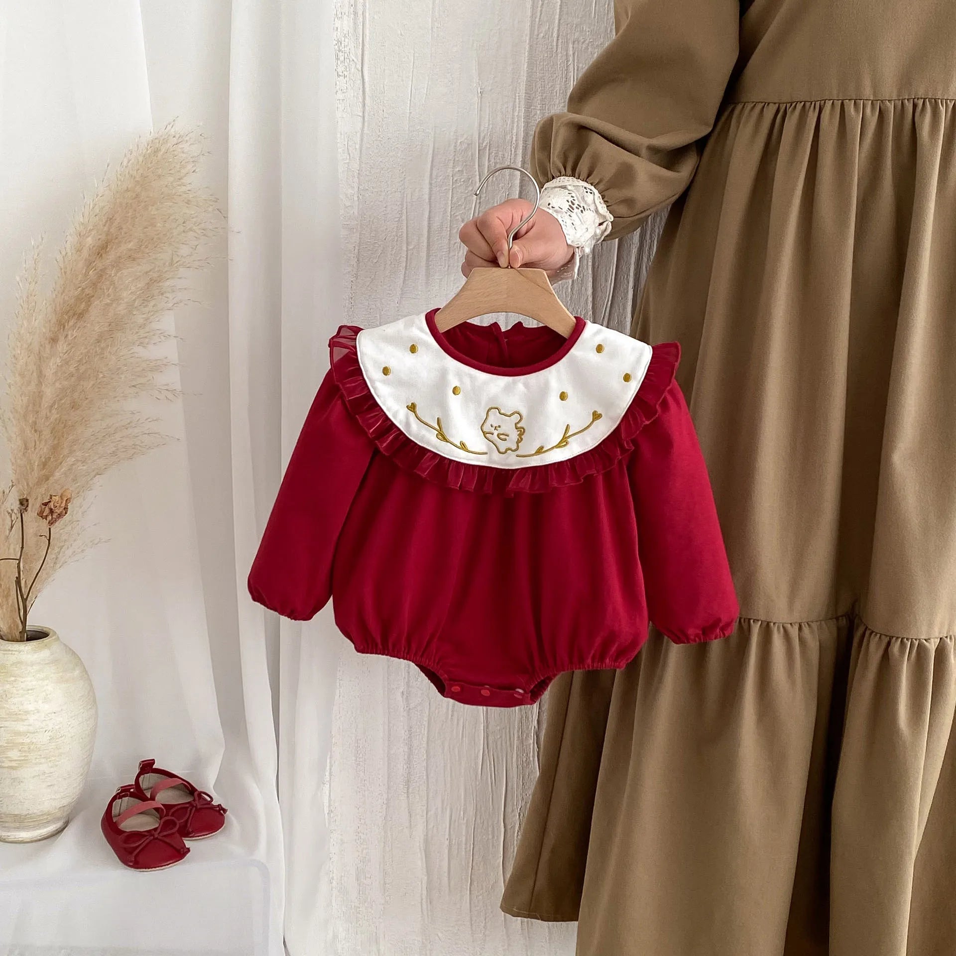 Mameluco de Princesa Navideño  con Cuello de Pétalo (Otoño-Invierno)