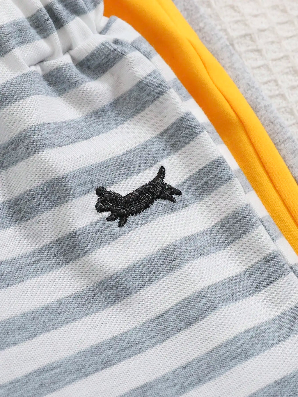 Set de 4 Shorts "Aventura de Verano" – Listos para la Diversión bajo el Sol (6M-3T)