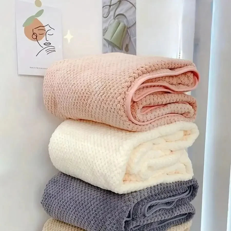 Toalla de Baño "Abrazo de Terciopelo" – Suavidad y Absorción Superior