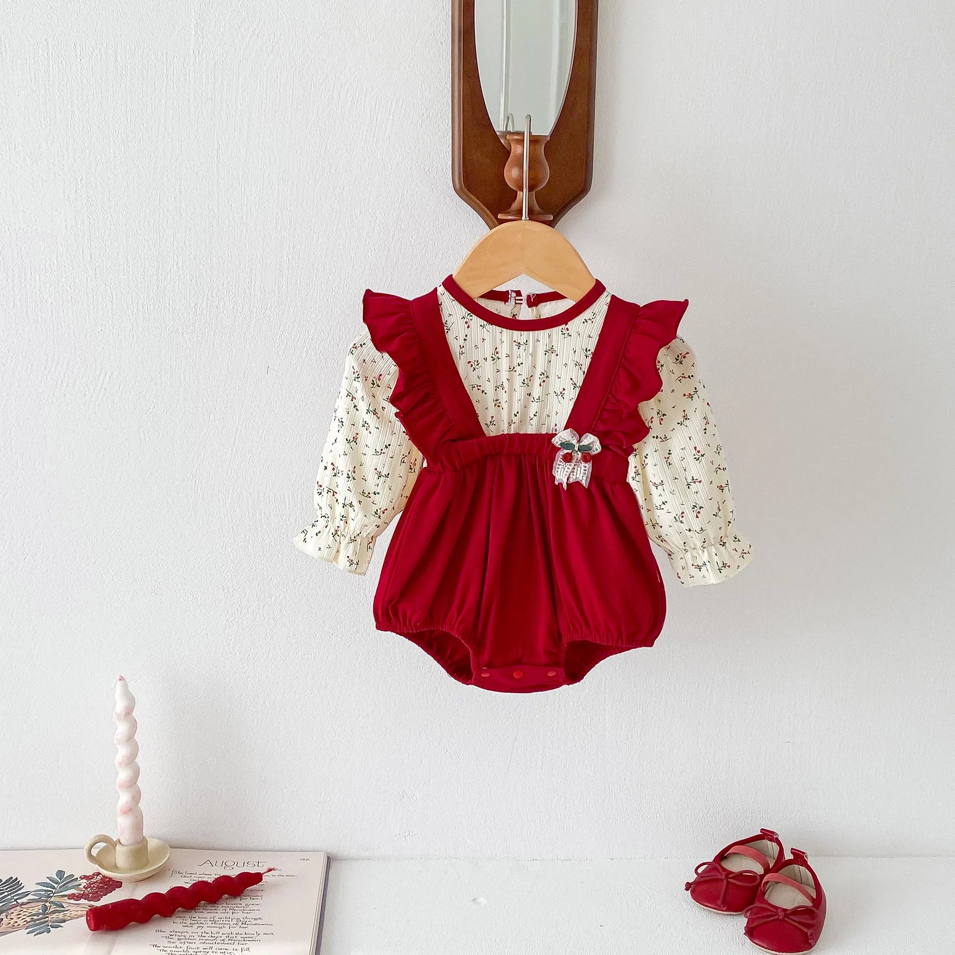 Mameluco de Princesa Navideño  con Cuello de Pétalo (Otoño-Invierno)