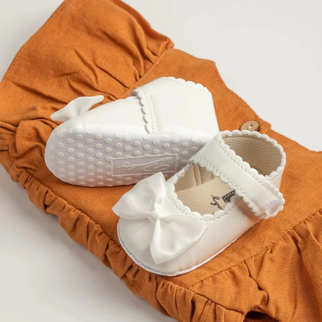 Zapatos Planos de Princesa: Lazo Clásico y Confort para Cuna