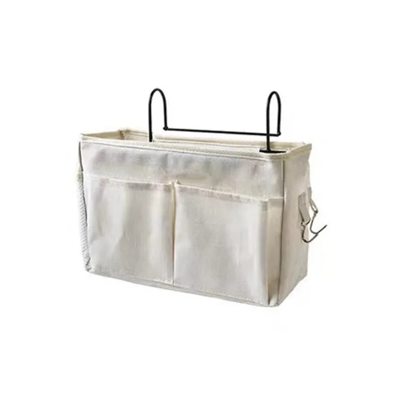 Organizador colgante para cuna de bebé.