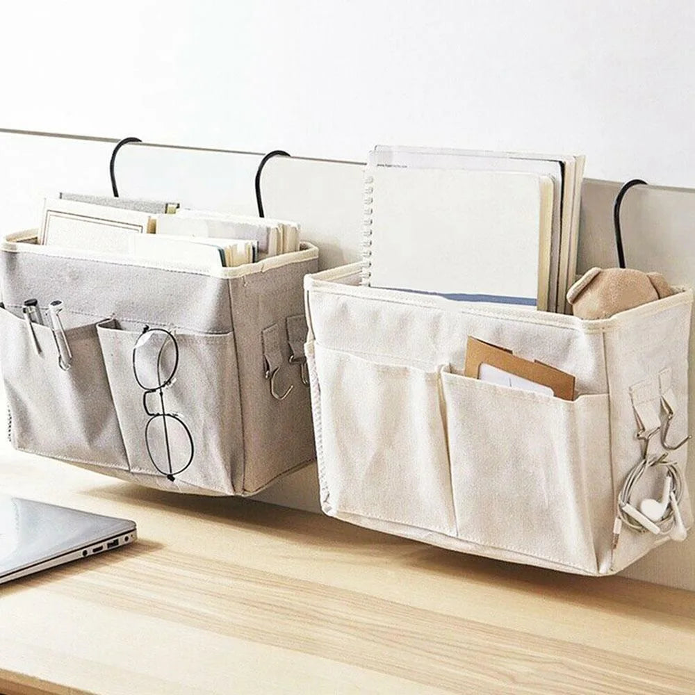 Organizador colgante para cuna de bebé.