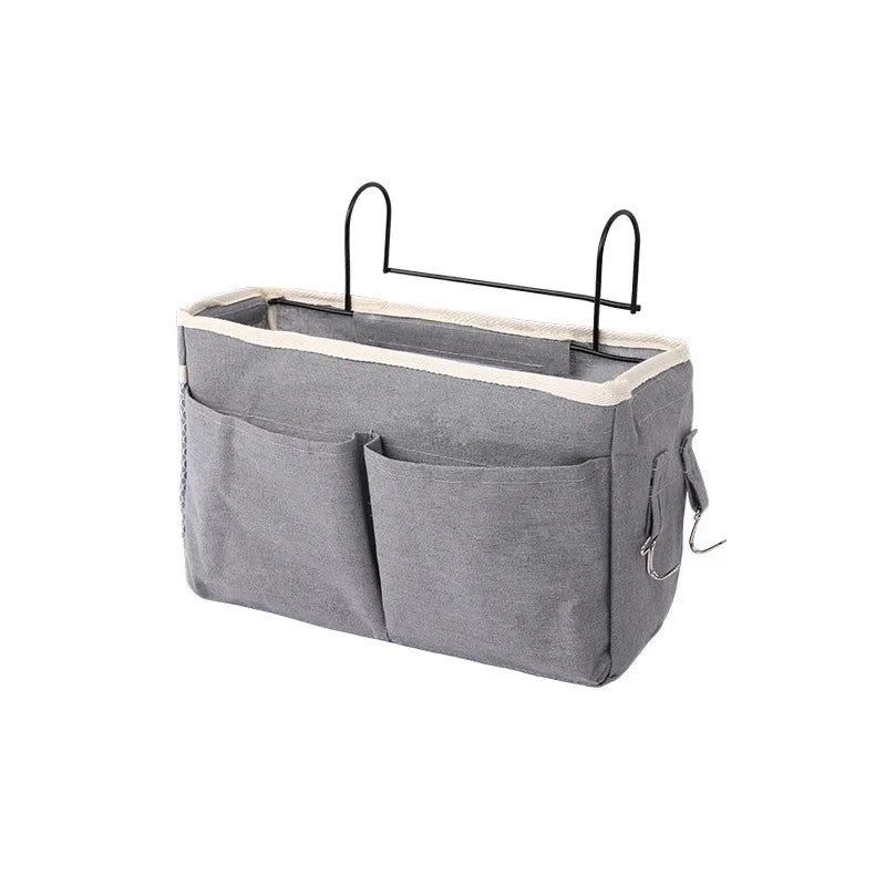 Organizador colgante para cuna de bebé.